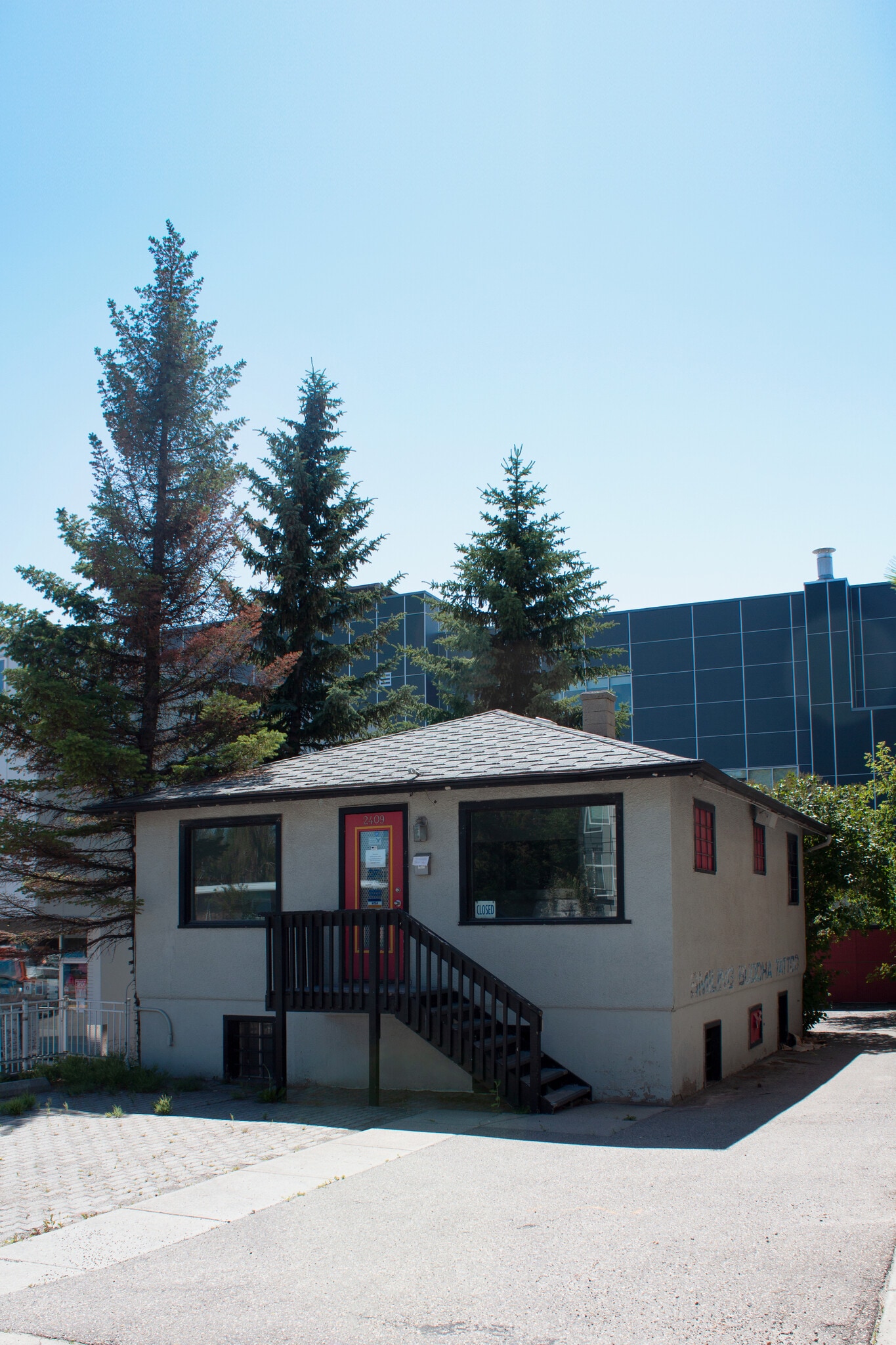 2409 33 Ave, Calgary, AB for Rent