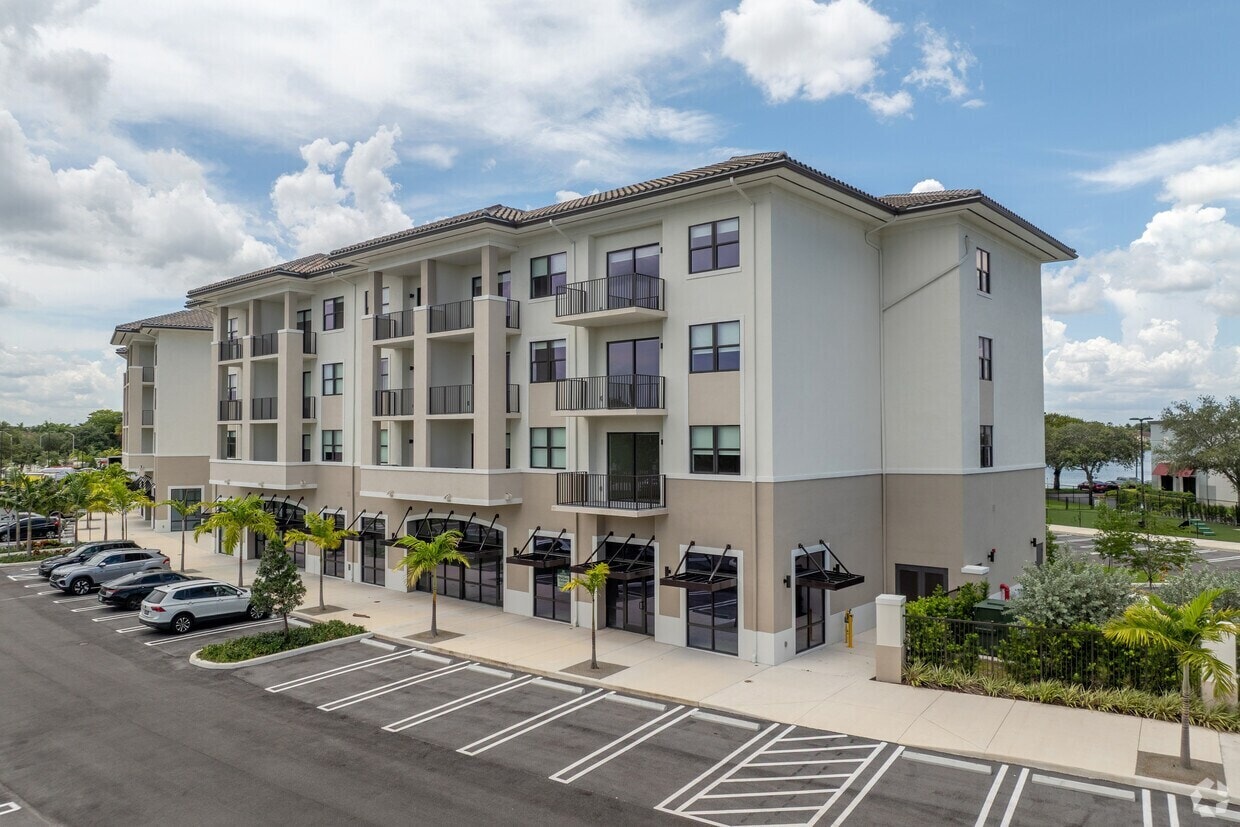 8205 Commerce, Miami Lakes, FL for Rent