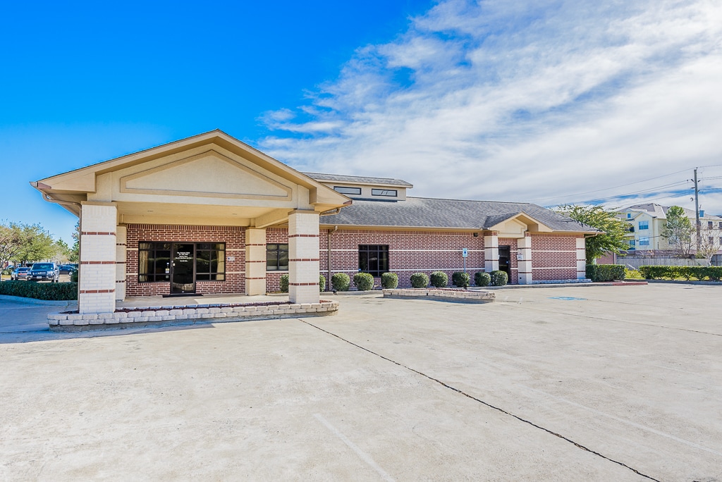 9804 Broadway St, Pearland, TX for Rent