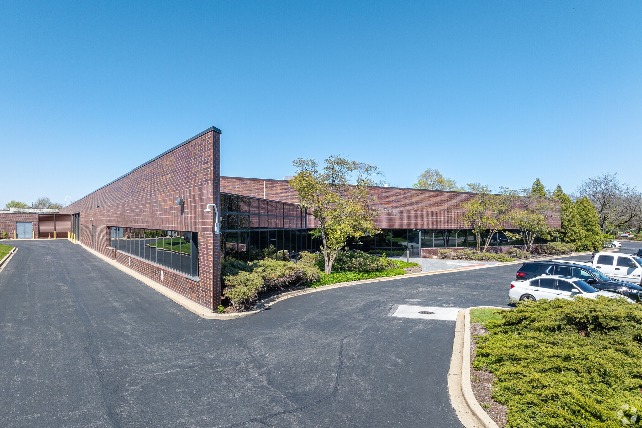 800 E Business Center Dr, Mount Prospect, IL for Sale