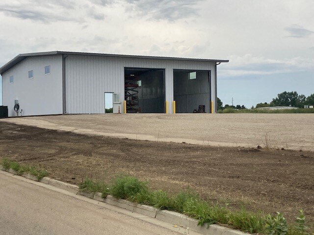 7325 Hwy 2 E, Minot, ND for Sale