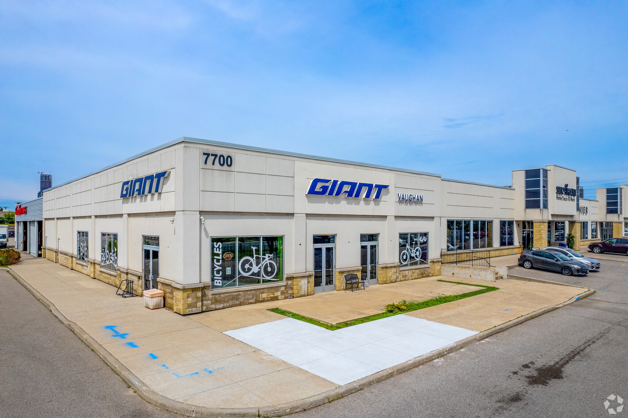 7700 Keele St, Concord, ON for Rent