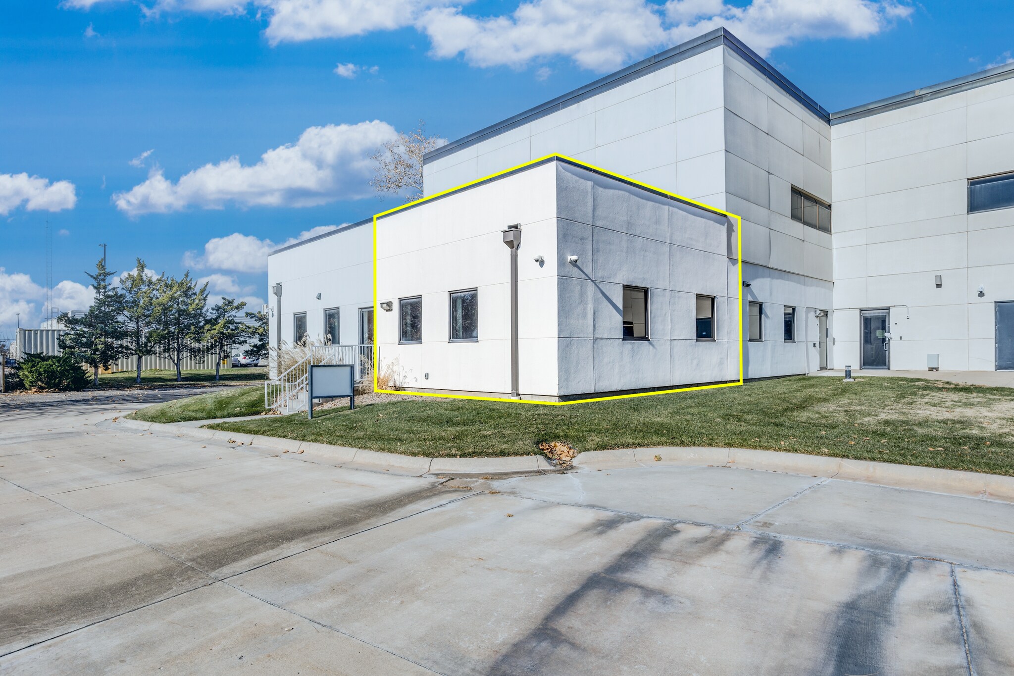 811 E 30th Ave, Hutchinson, KS for Rent