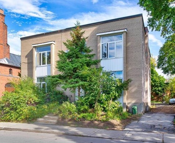 325 Av Melville, Westmount, QC for Sale