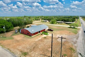 Jourdanton, TX Retail - 3105 Zanderson Ave