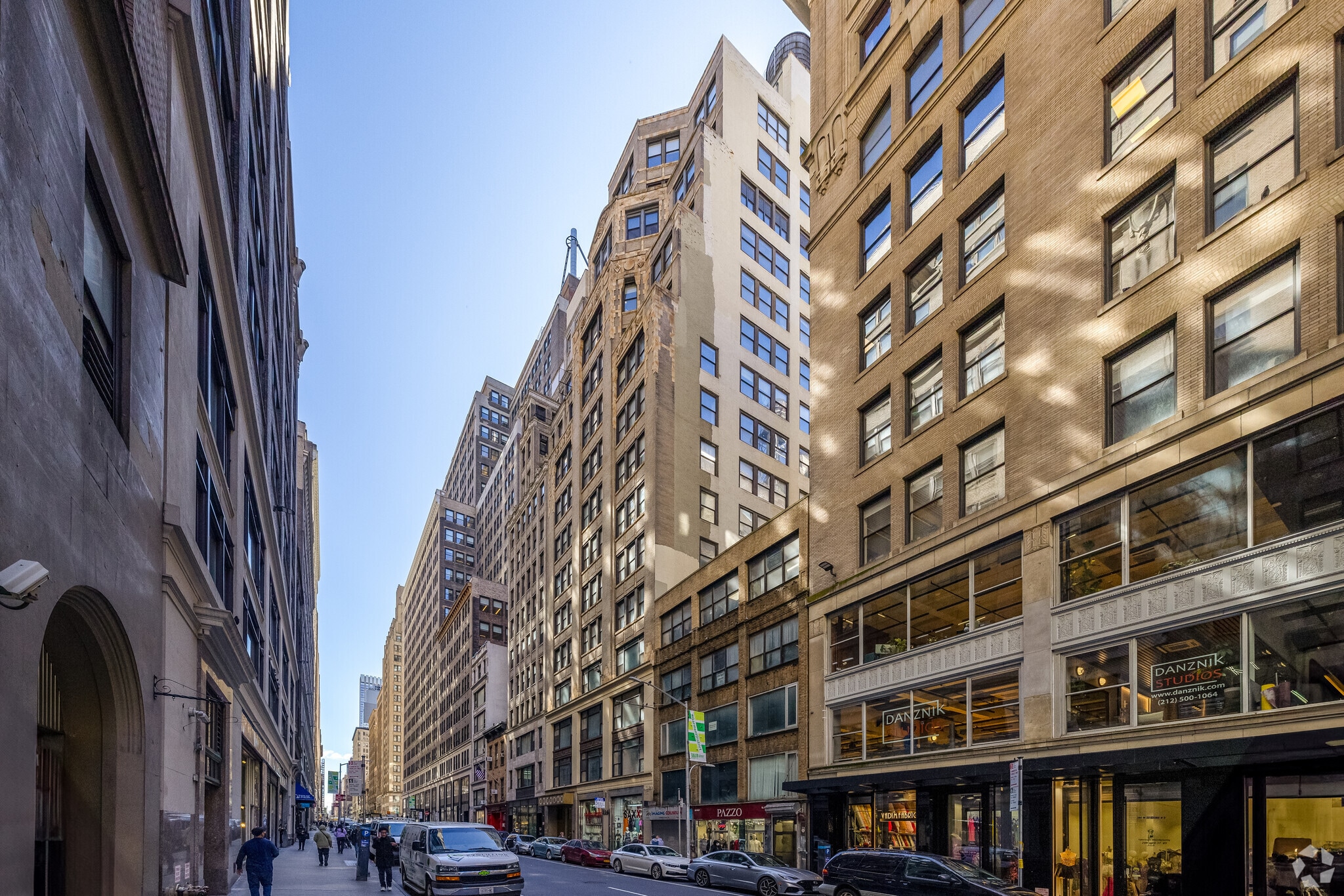 226 W 37th St, New York, NY for Rent