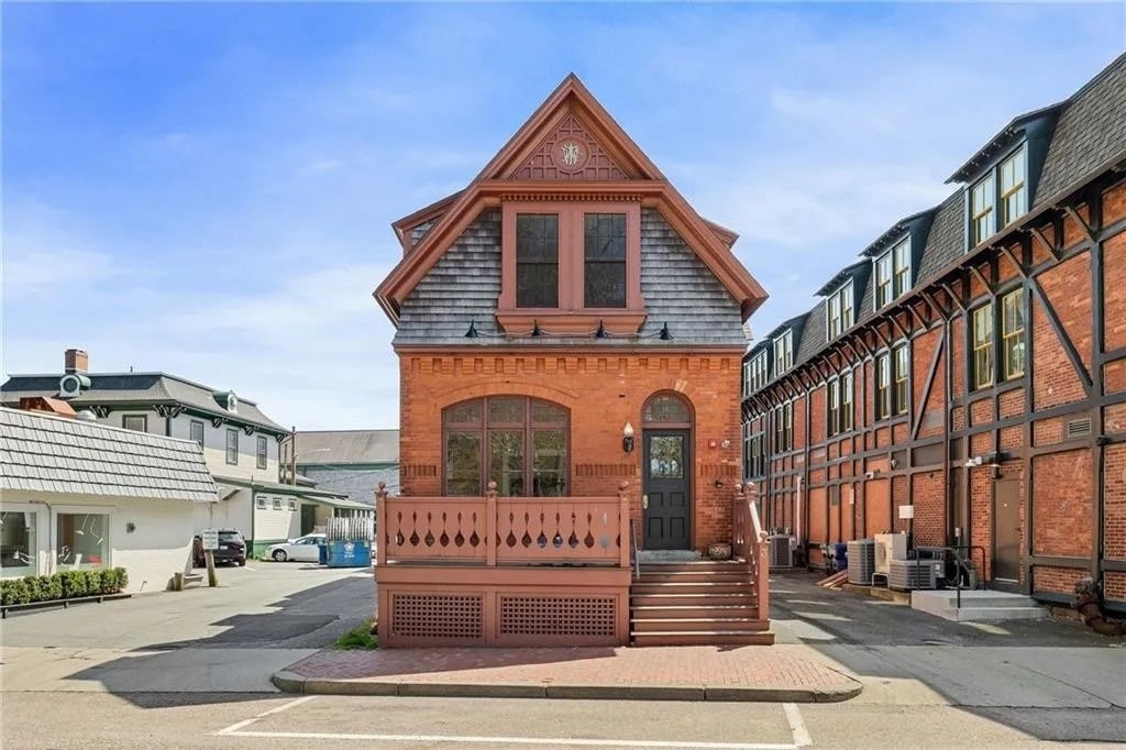 3 Memorial Blvd, Newport, RI for Rent