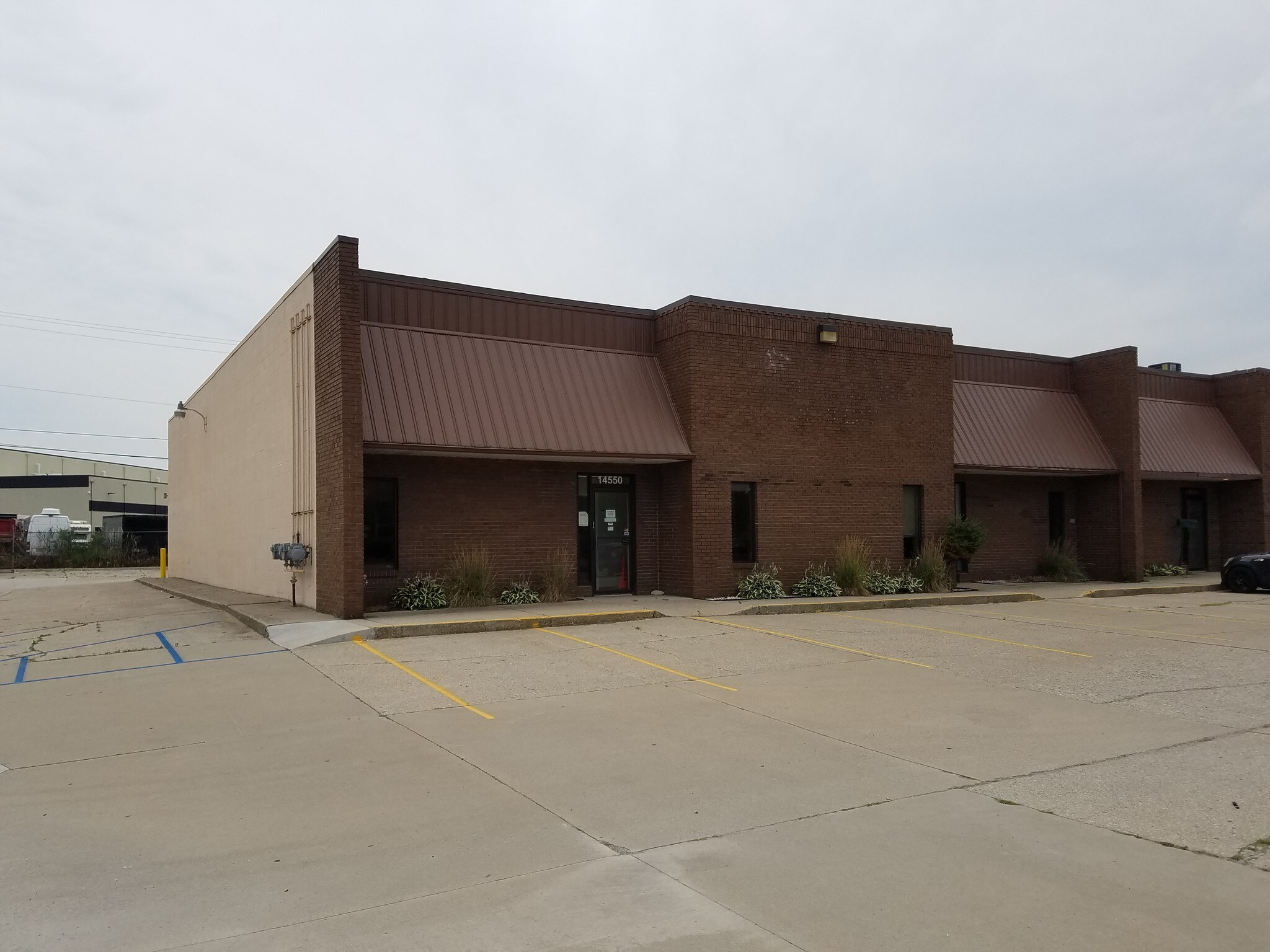 14500-14550 E 11 Mile Rd, Warren, MI for Rent
