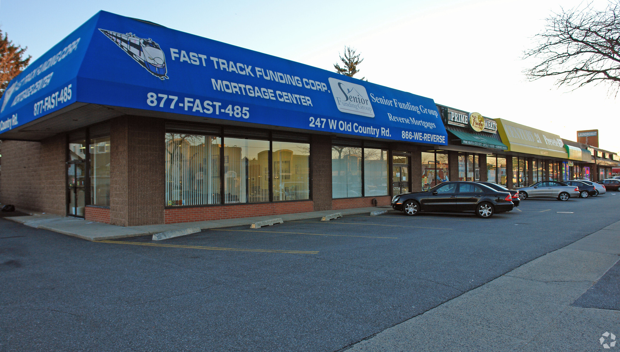247-275 W Old Country Rd, Hicksville, NY for Rent