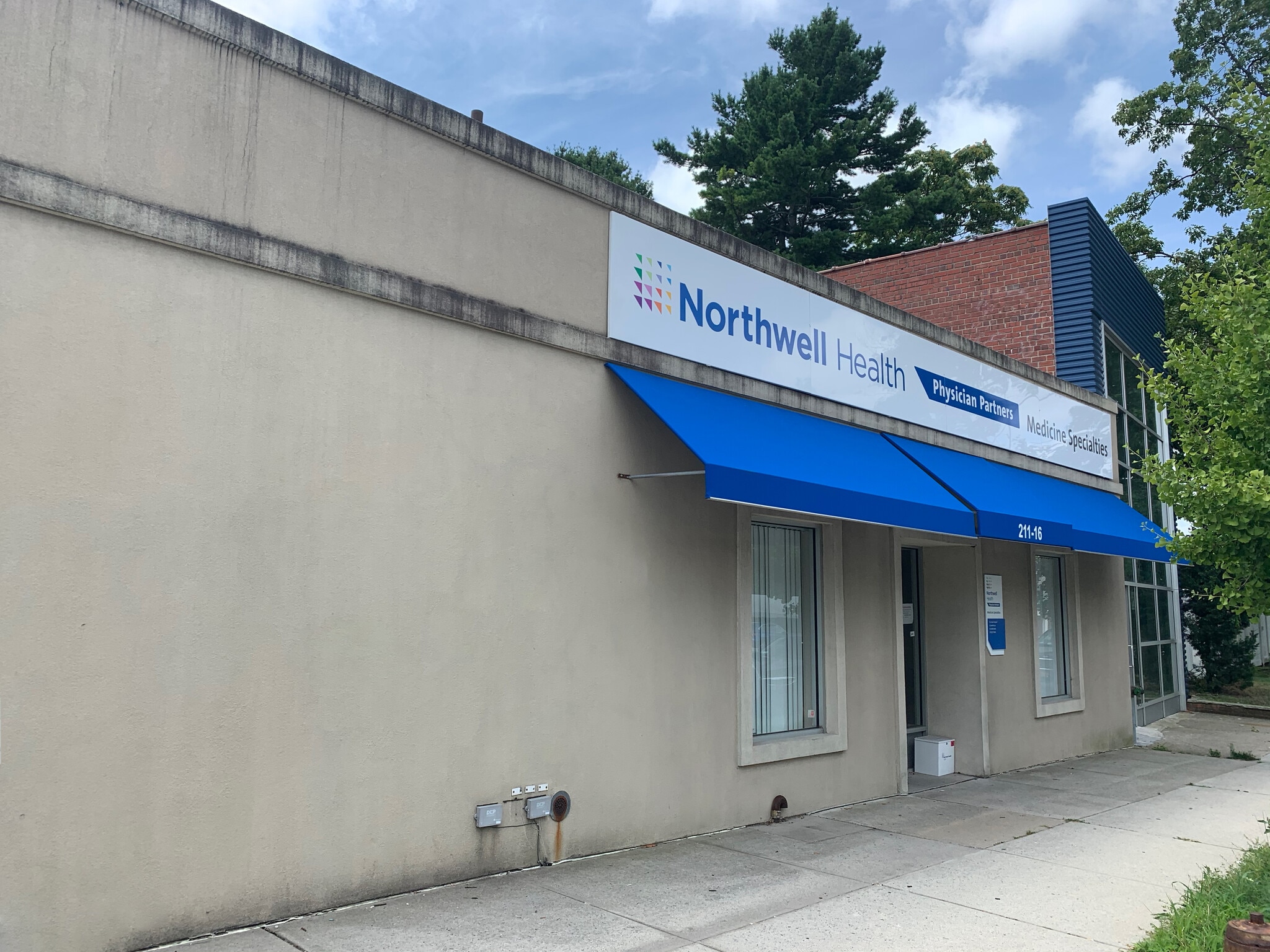 211-20 Union Tpke, Oakland Gardens, NY for Sale