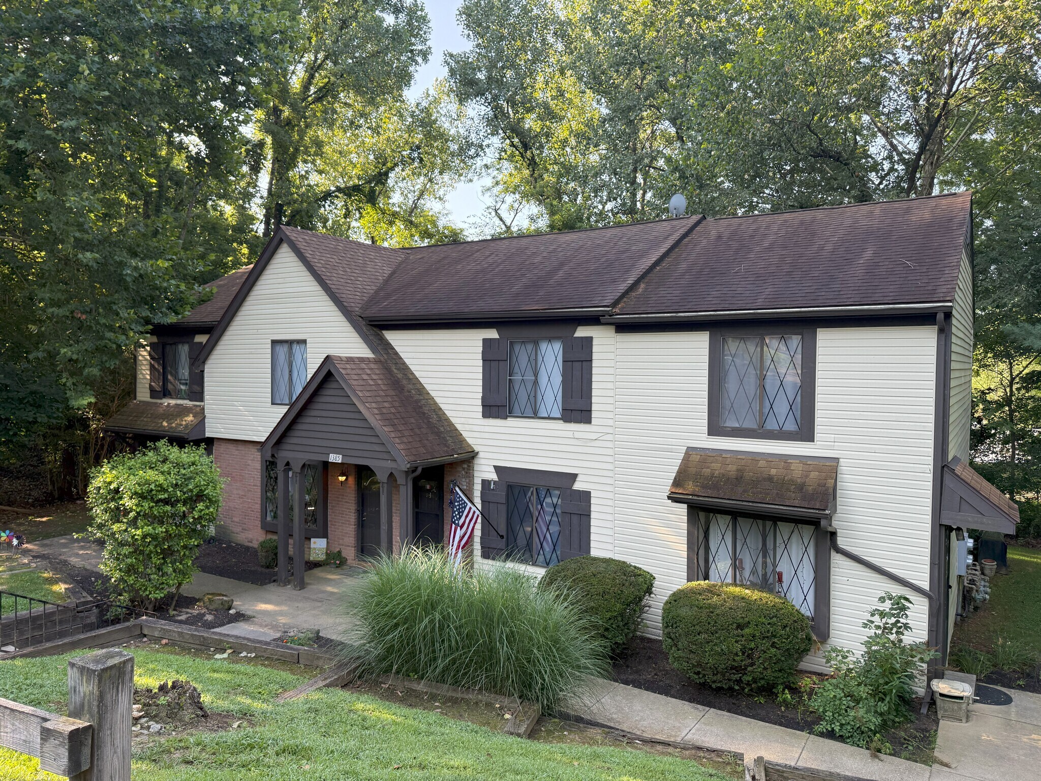 1380 Country Side Dr, Newark, OH for Sale