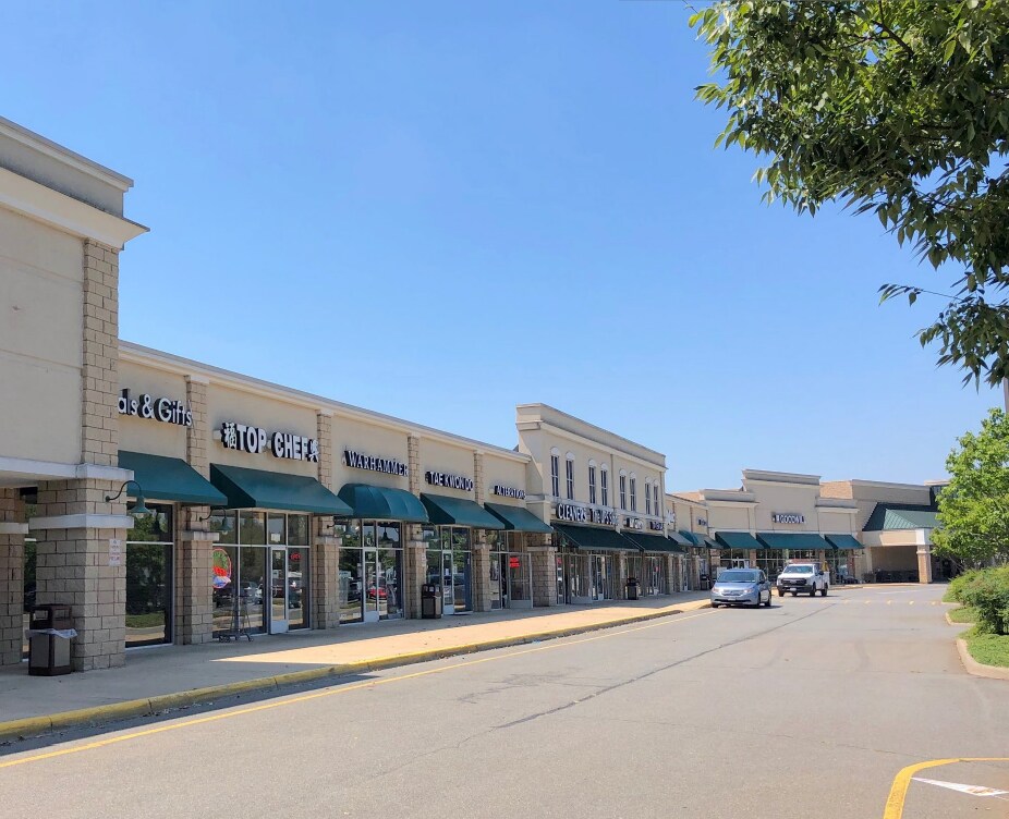 35-43 Town and Country Dr, Fredericksburg, VA for Rent