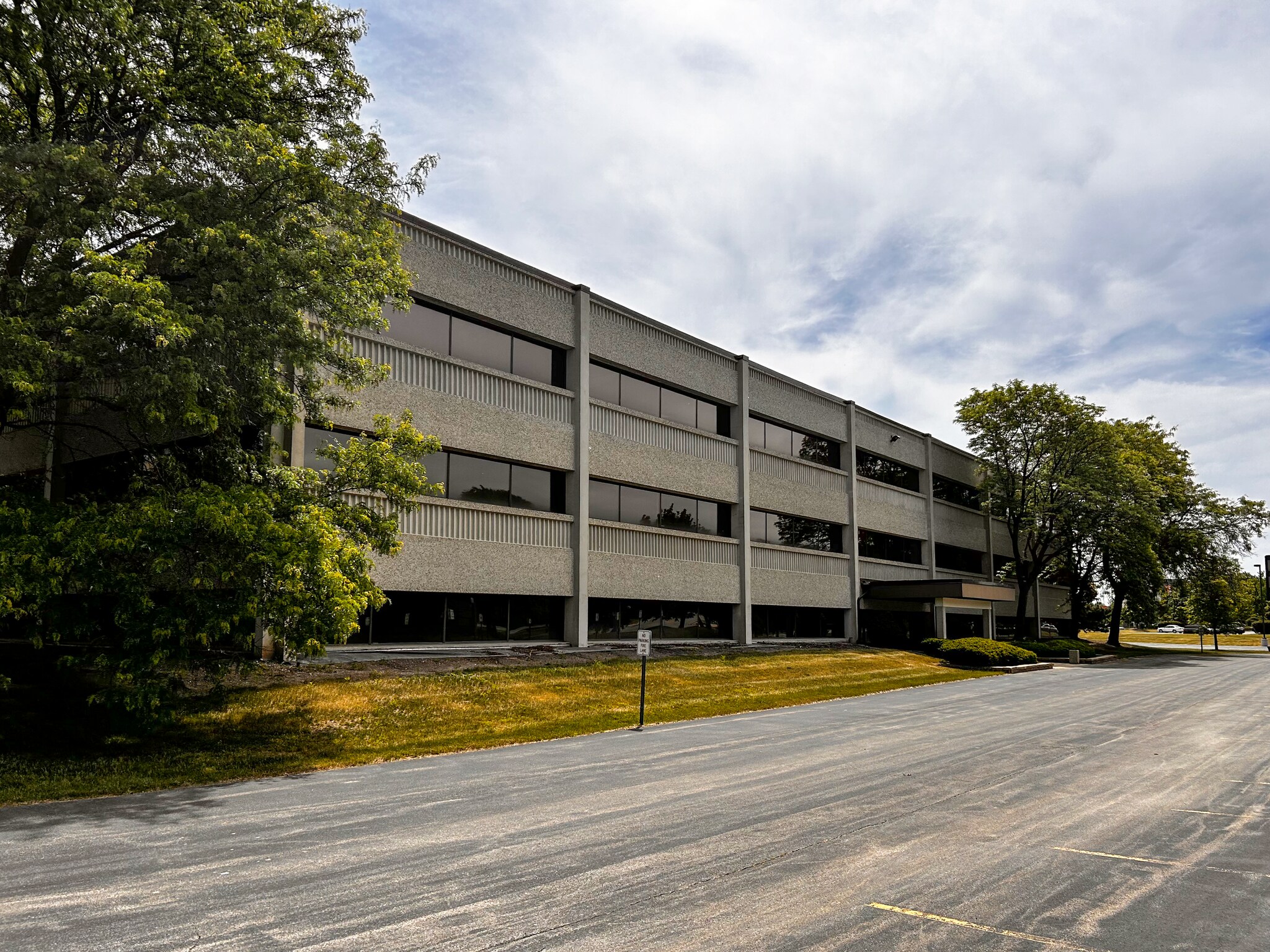 180 N Executive Dr, Brookfield, WI for Rent