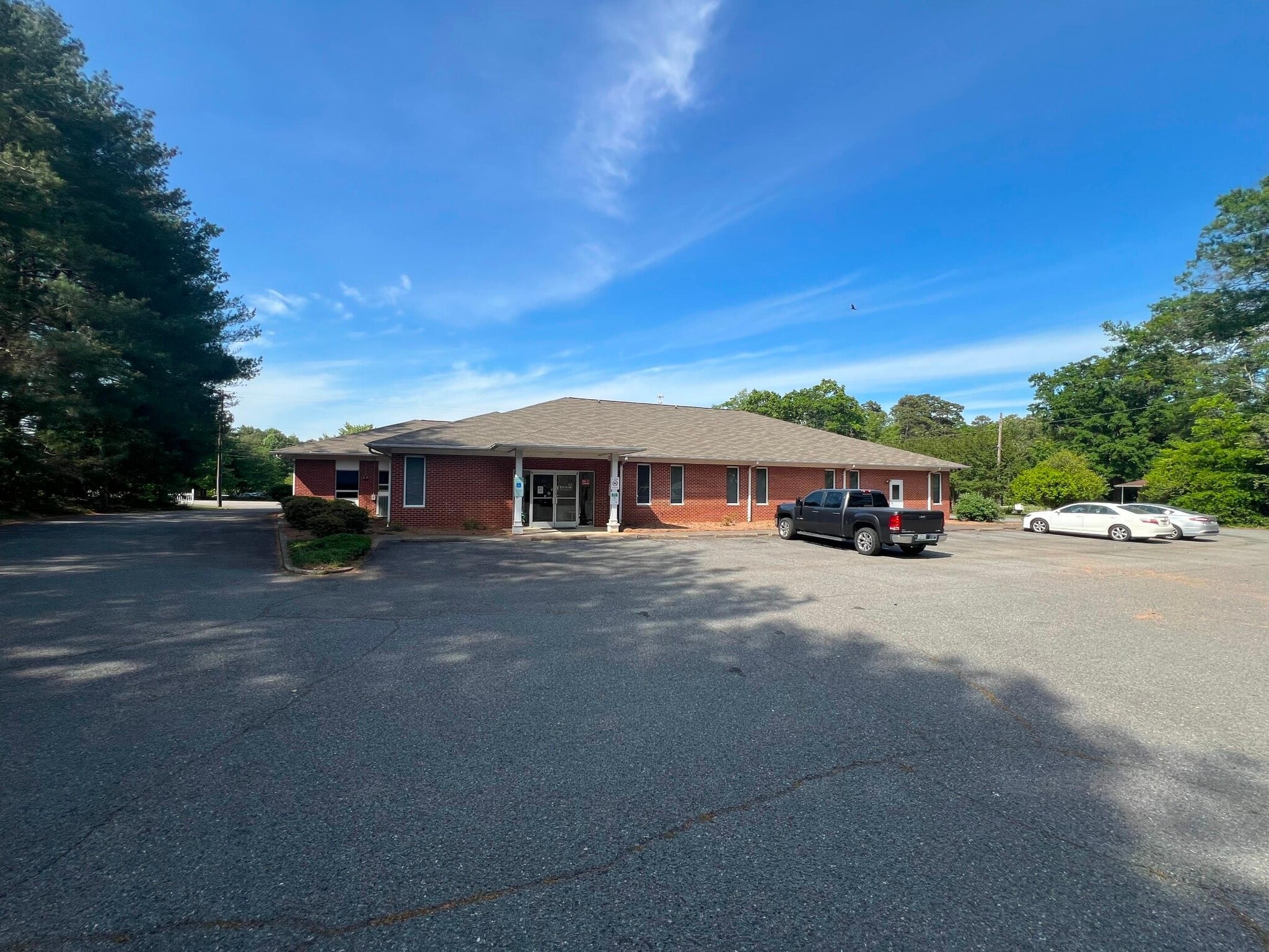 320 E Lee Ave, Yadkinville, NC for Sale