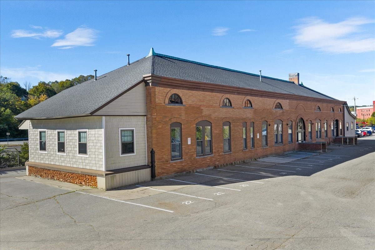10 Railroad Pl, Norwich, CT for Rent