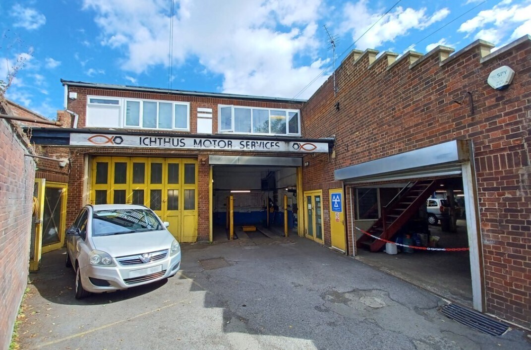 29 Grove Close, London, LND for Sale