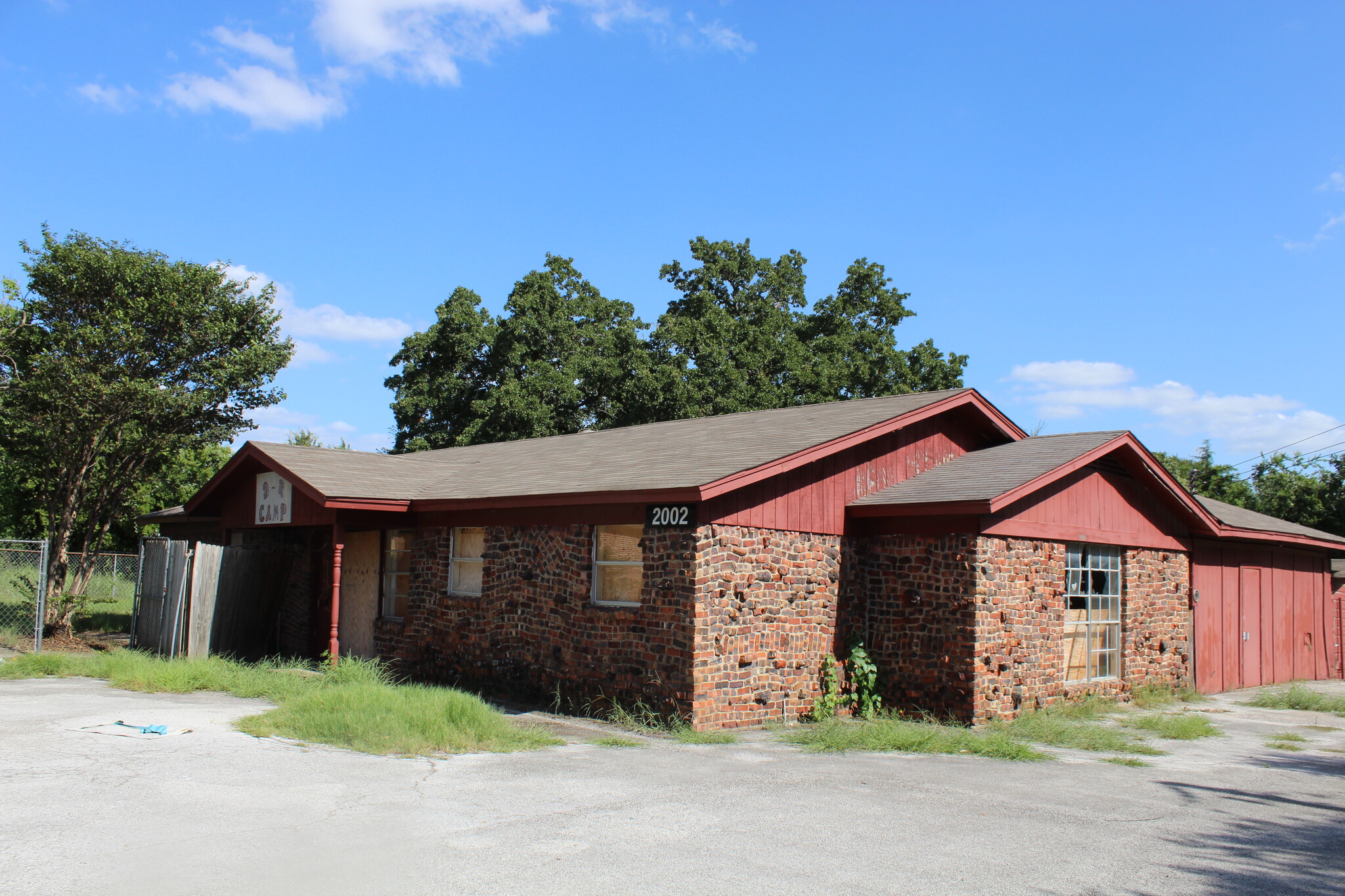 2000-2002 W Sublett Rd, Arlington, TX for Sale