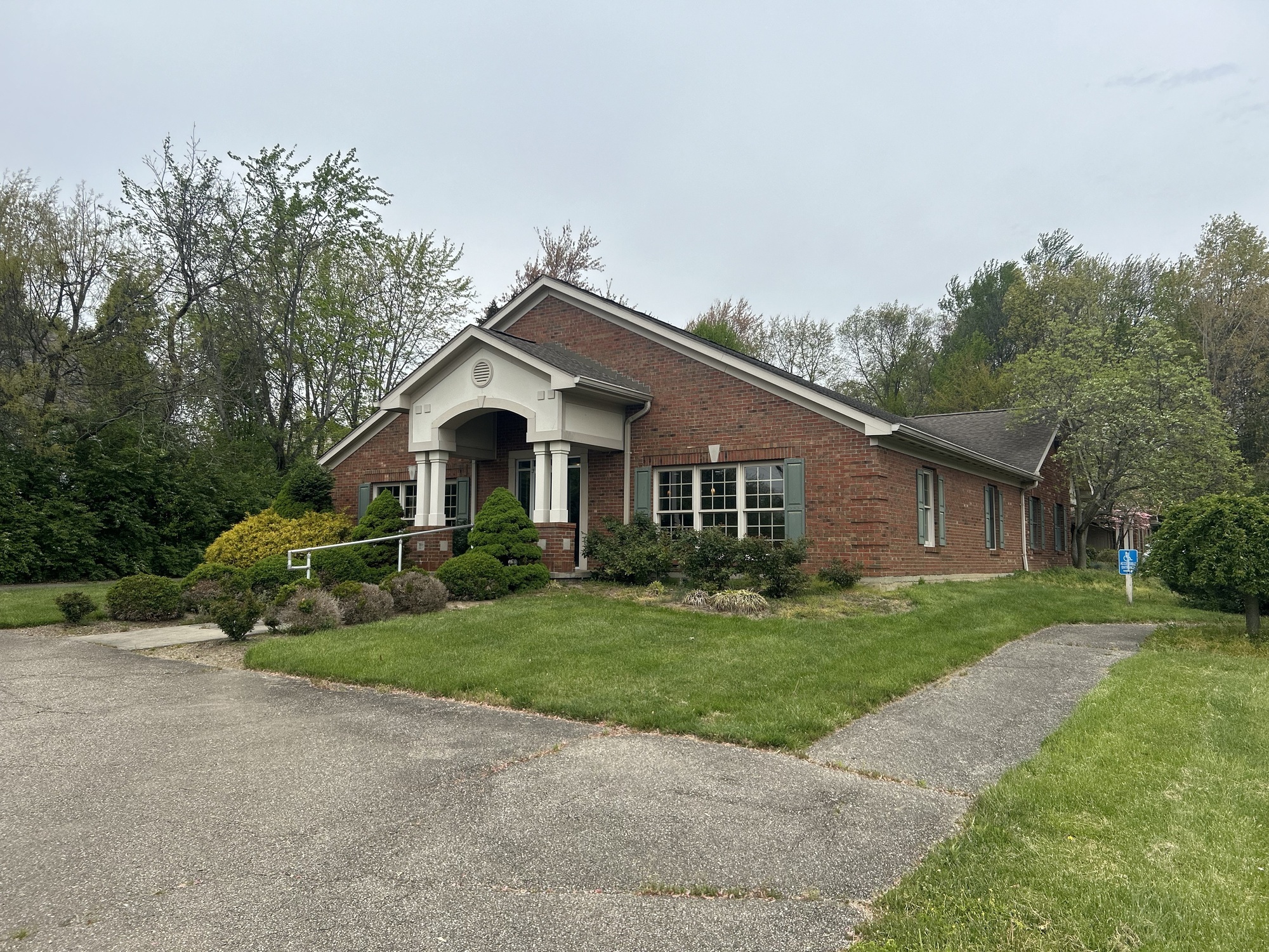 11907 Montgomery Rd, Cincinnati, OH for Rent