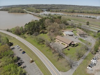 Russellville, AR Flex - 400 Lake Front Dr