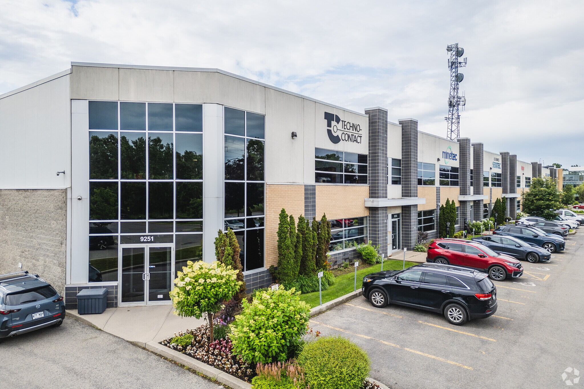9251-9283 Thimens Rue, Pierrefonds, QC for Rent