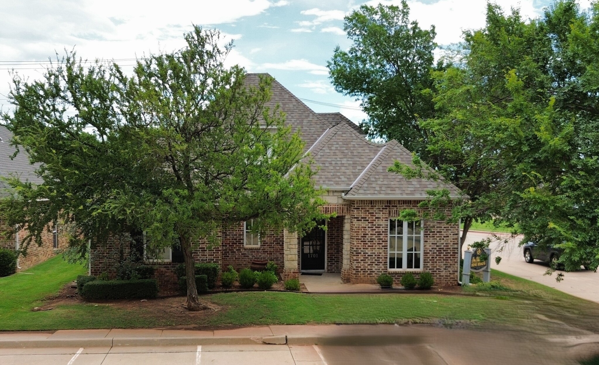 1701 W 33rd St, Edmond, OK for Sale