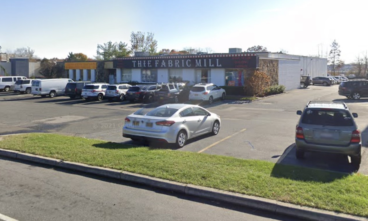 219 S Service Rd, Plainview, NY for Rent