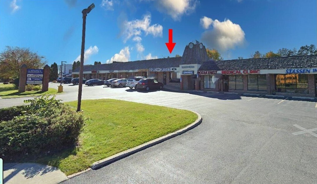 1670 S Eastwood Dr Woodstock, IL 60098 Retail Property for Lease on