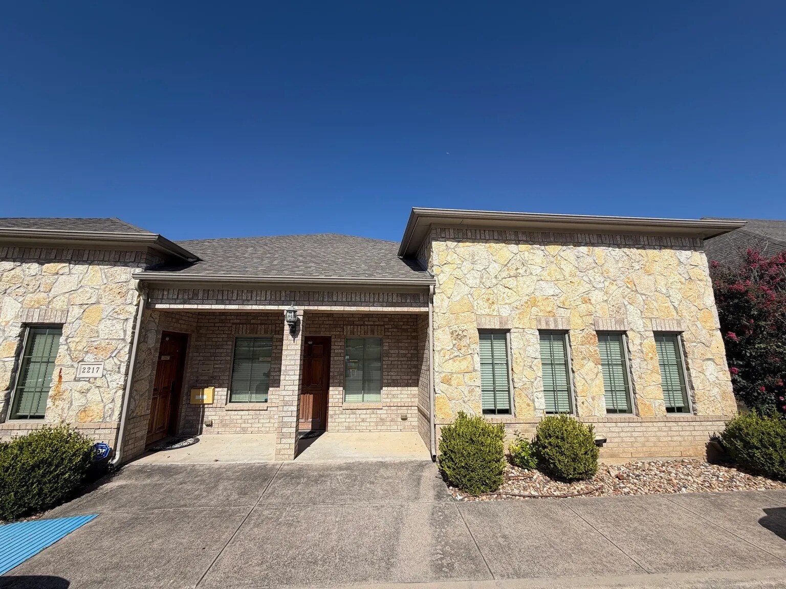 2217 Martin Dr, Bedford, TX for Rent