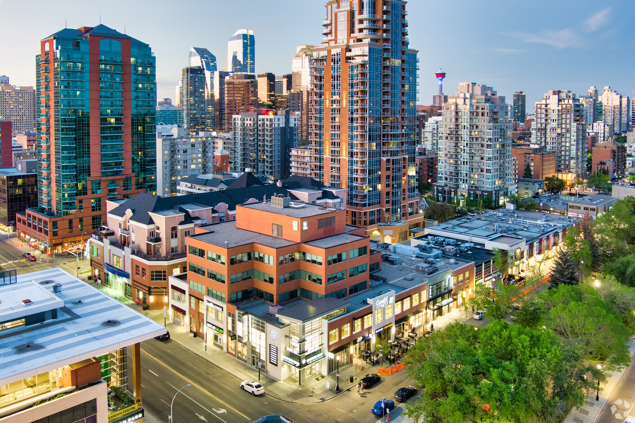 880 16th Ave SW, Calgary, AB for Rent