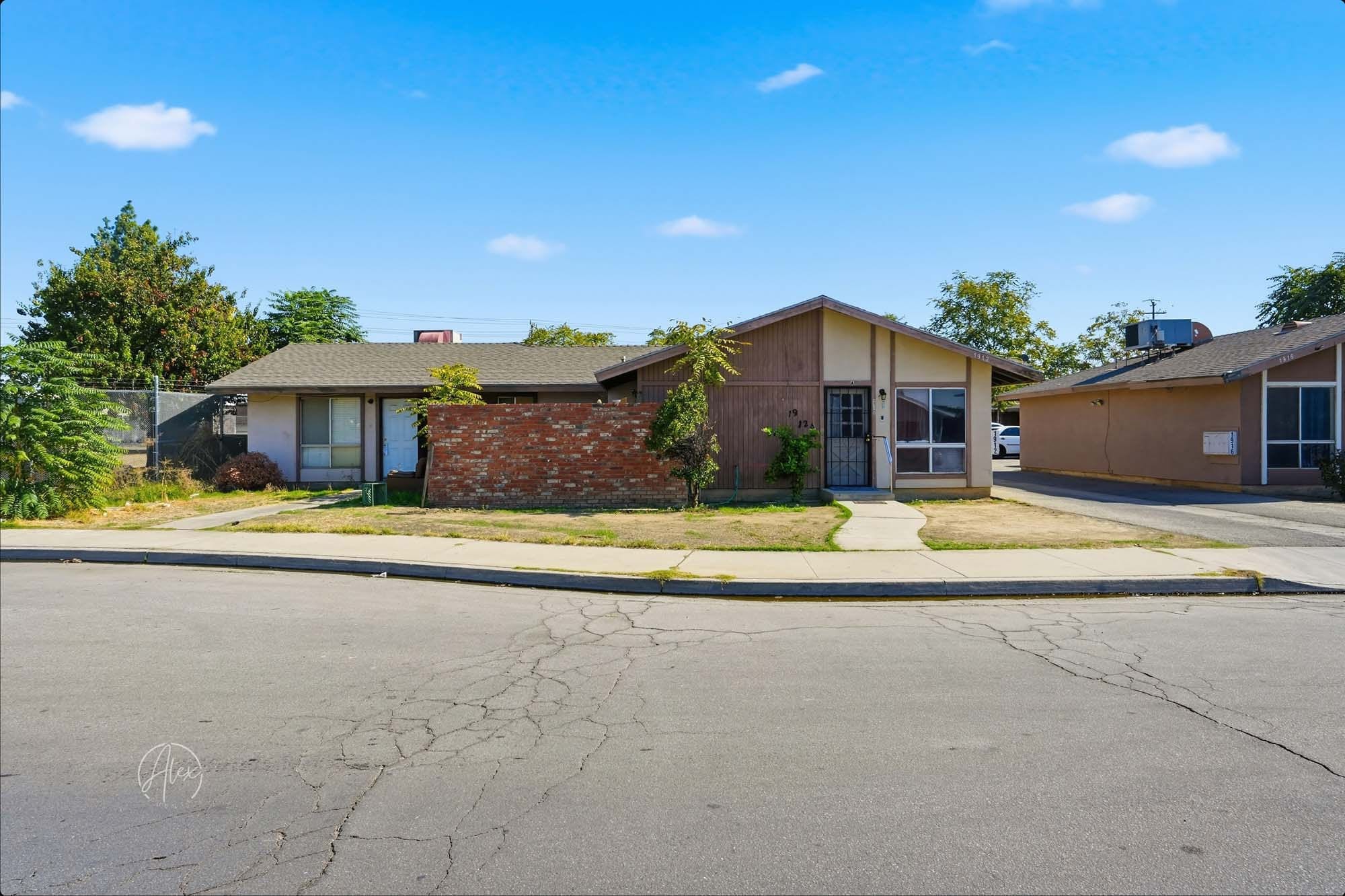 1912 Hasti Acres Dr, Bakersfield, CA for Sale