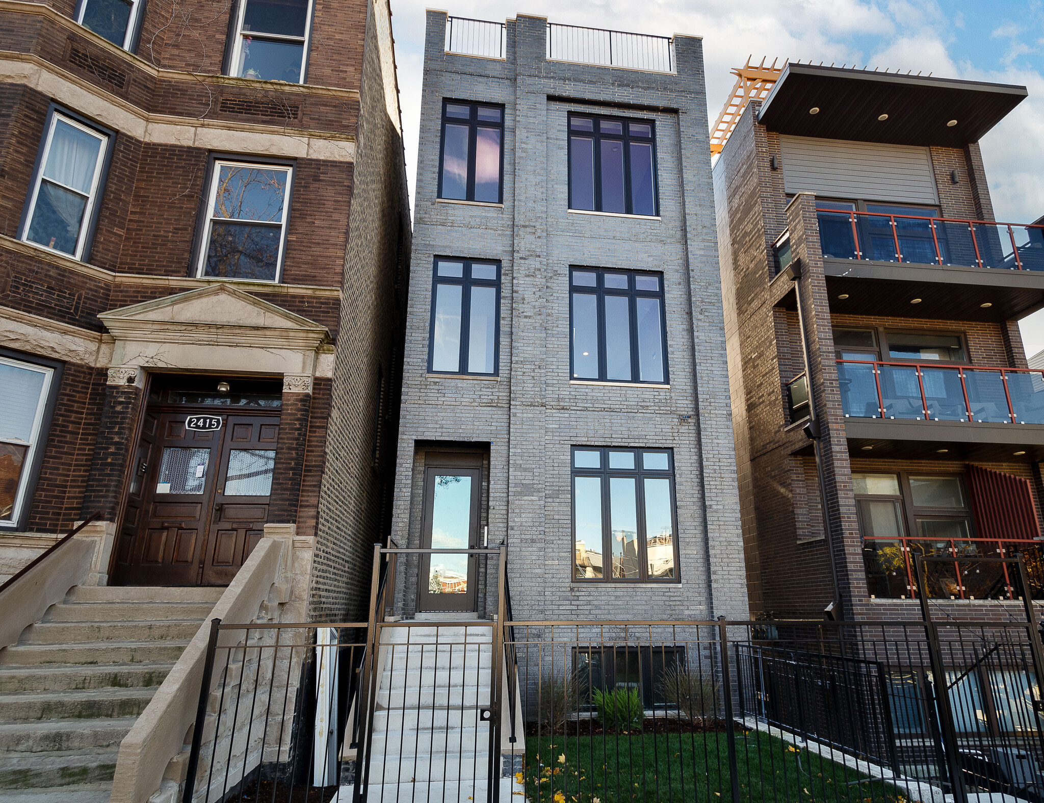 2417 W Walton St, Chicago, IL for Sale