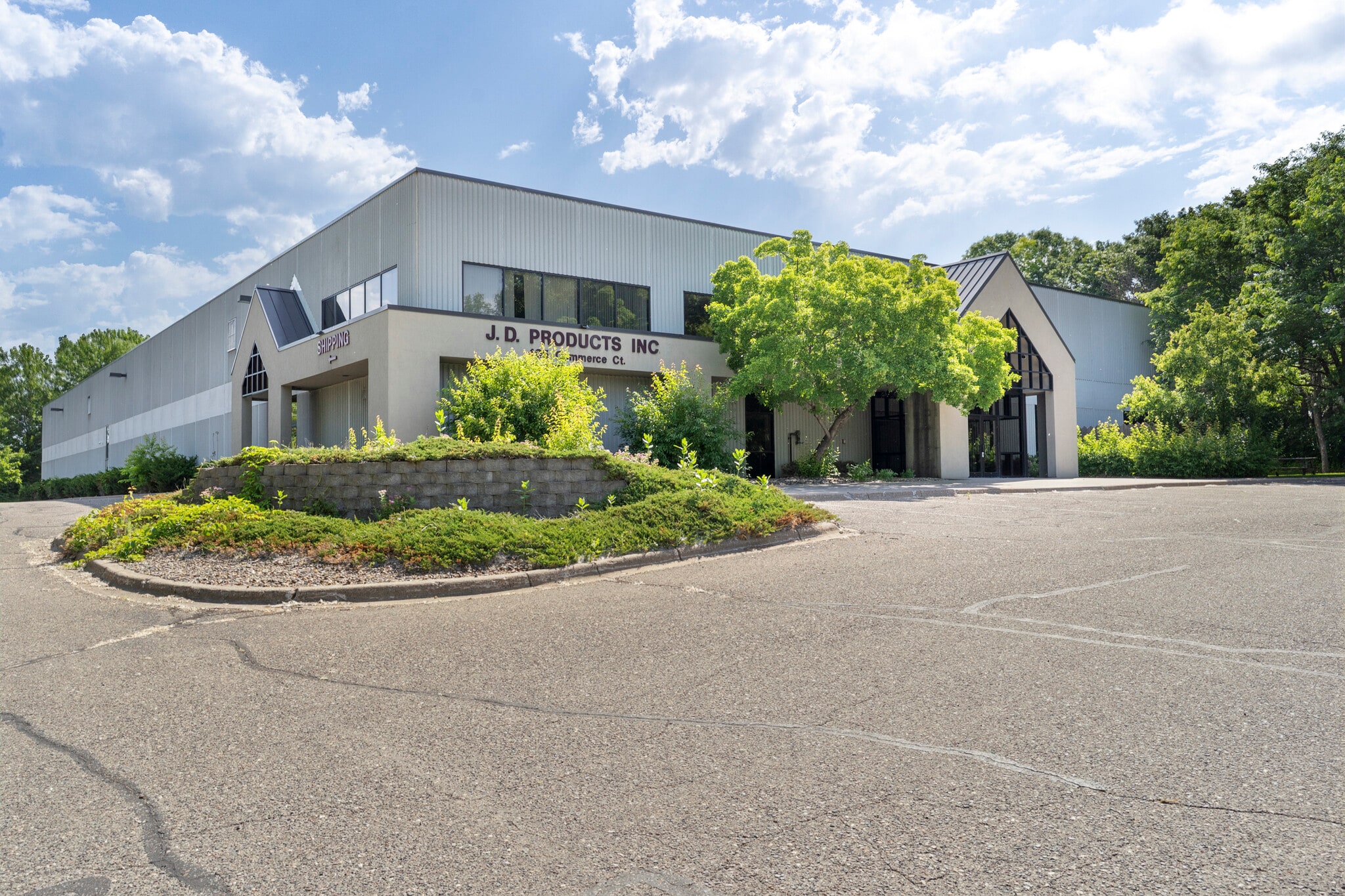 405 Commerce Ct, Vadnais Heights, MN for Sale