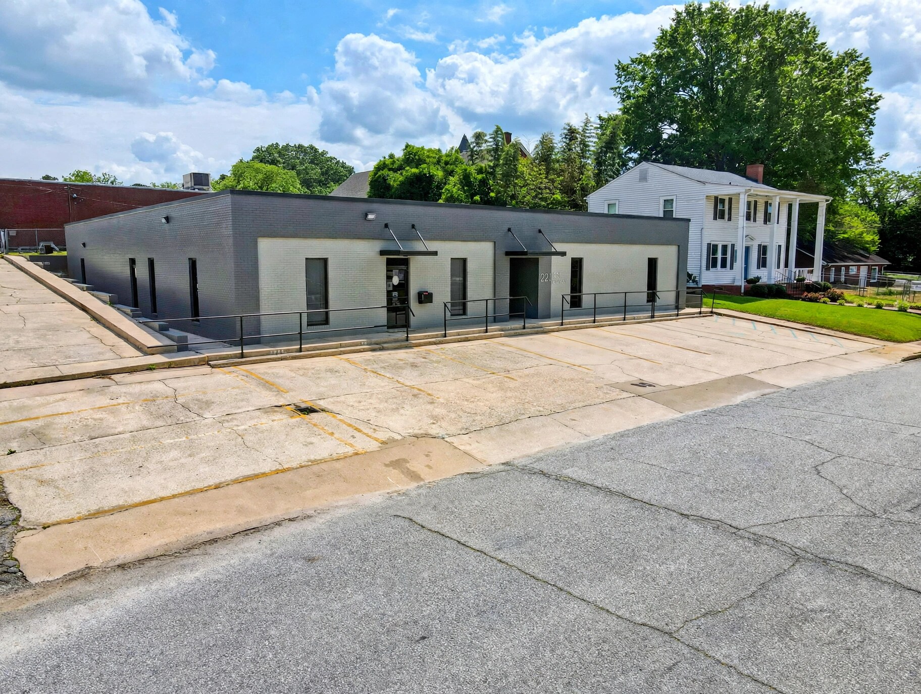 221 W Laurens St, Laurens, SC for Sale
