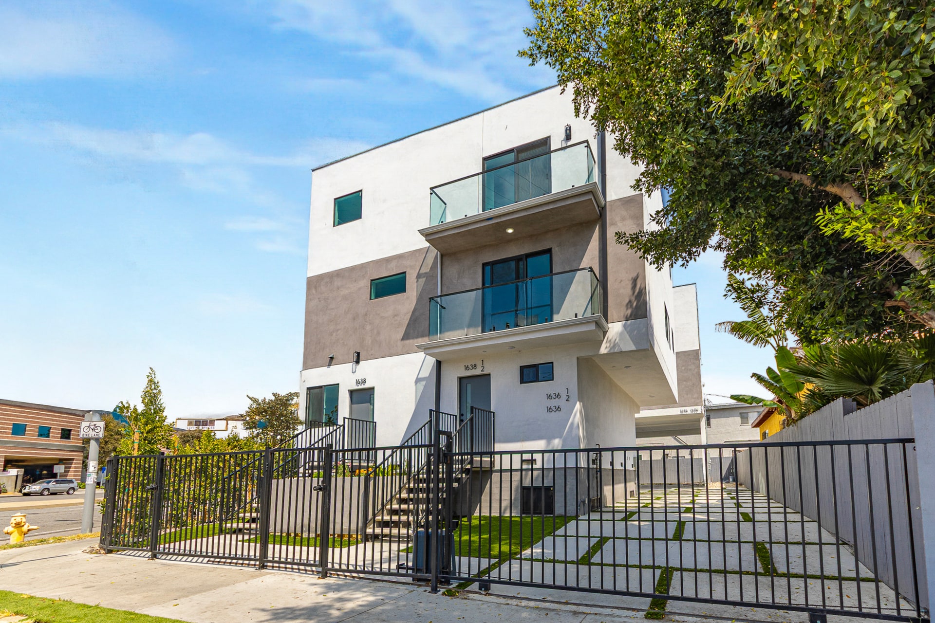 1636 Longwood Ave, Los Angeles, CA for Sale