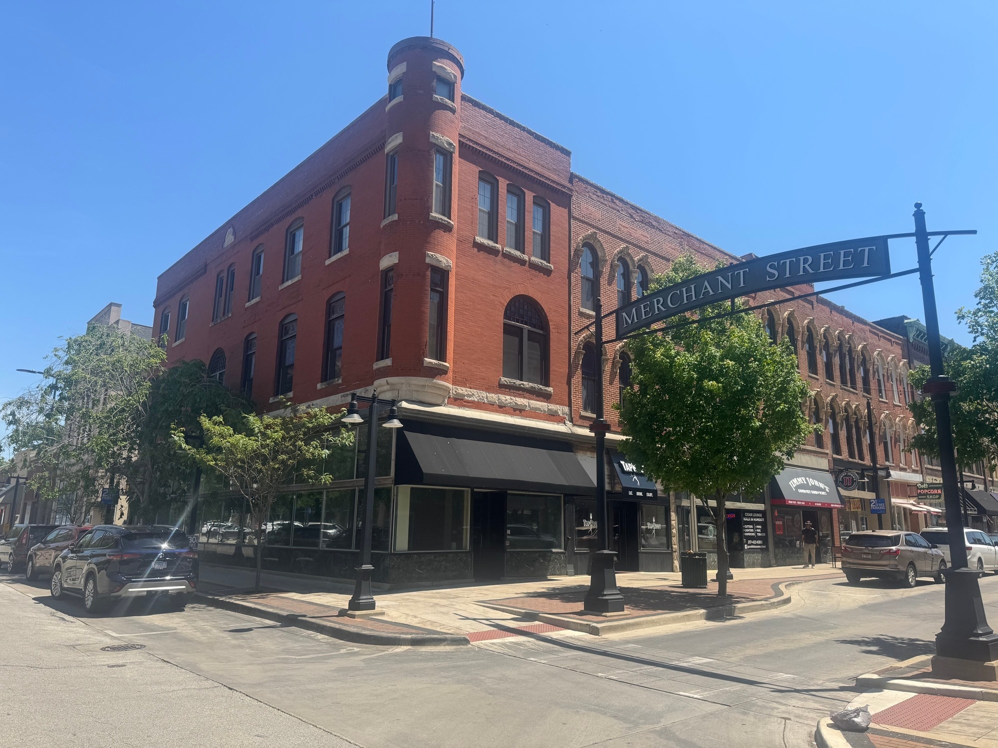 154-190 N Merchant St, Decatur, IL for Sale