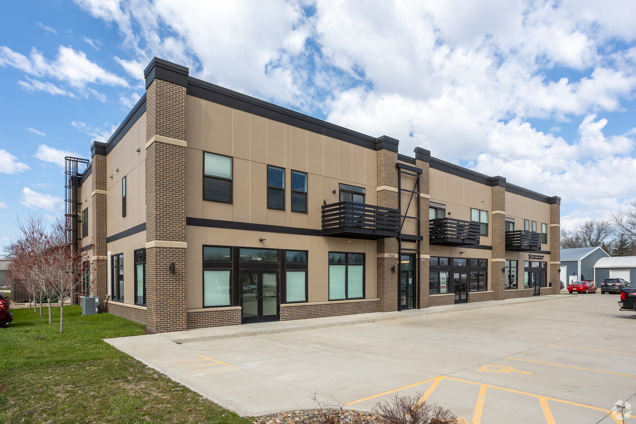 7040 NE 14th St, Ankeny, IA for Sale