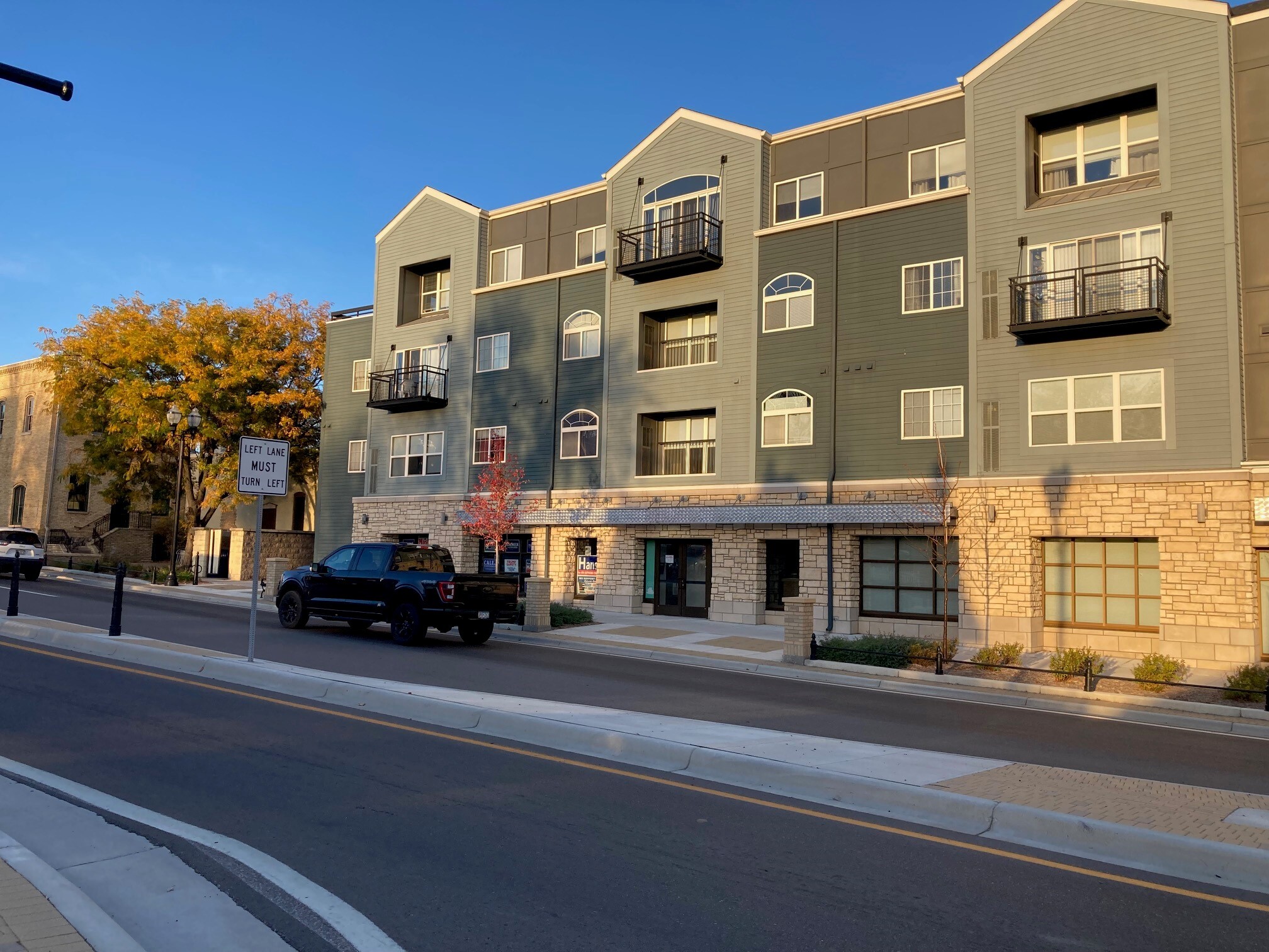 101 E 1st St, Chaska, MN for Rent