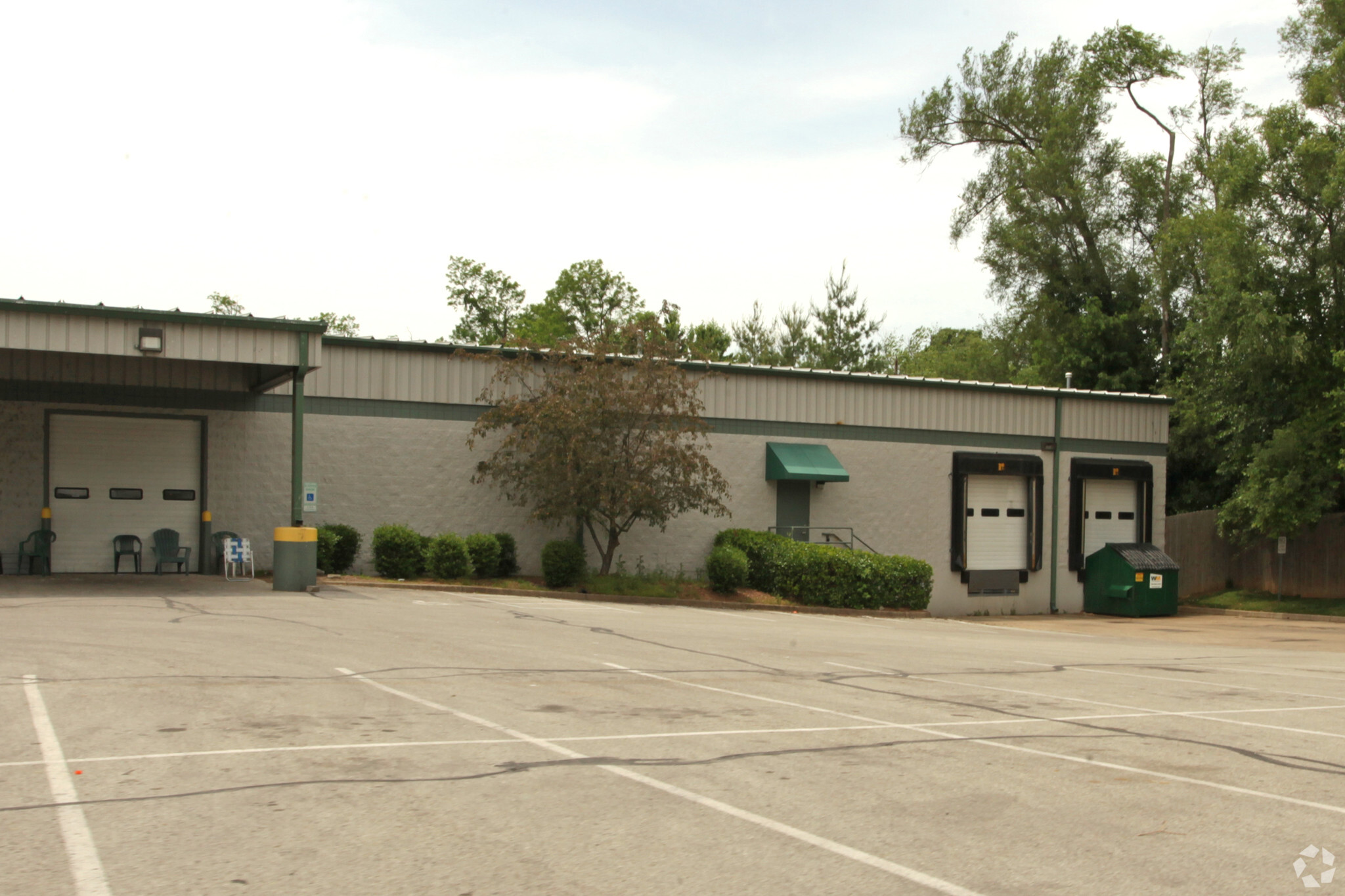 8000 Warwick Ave, Louisville, KY for Rent
