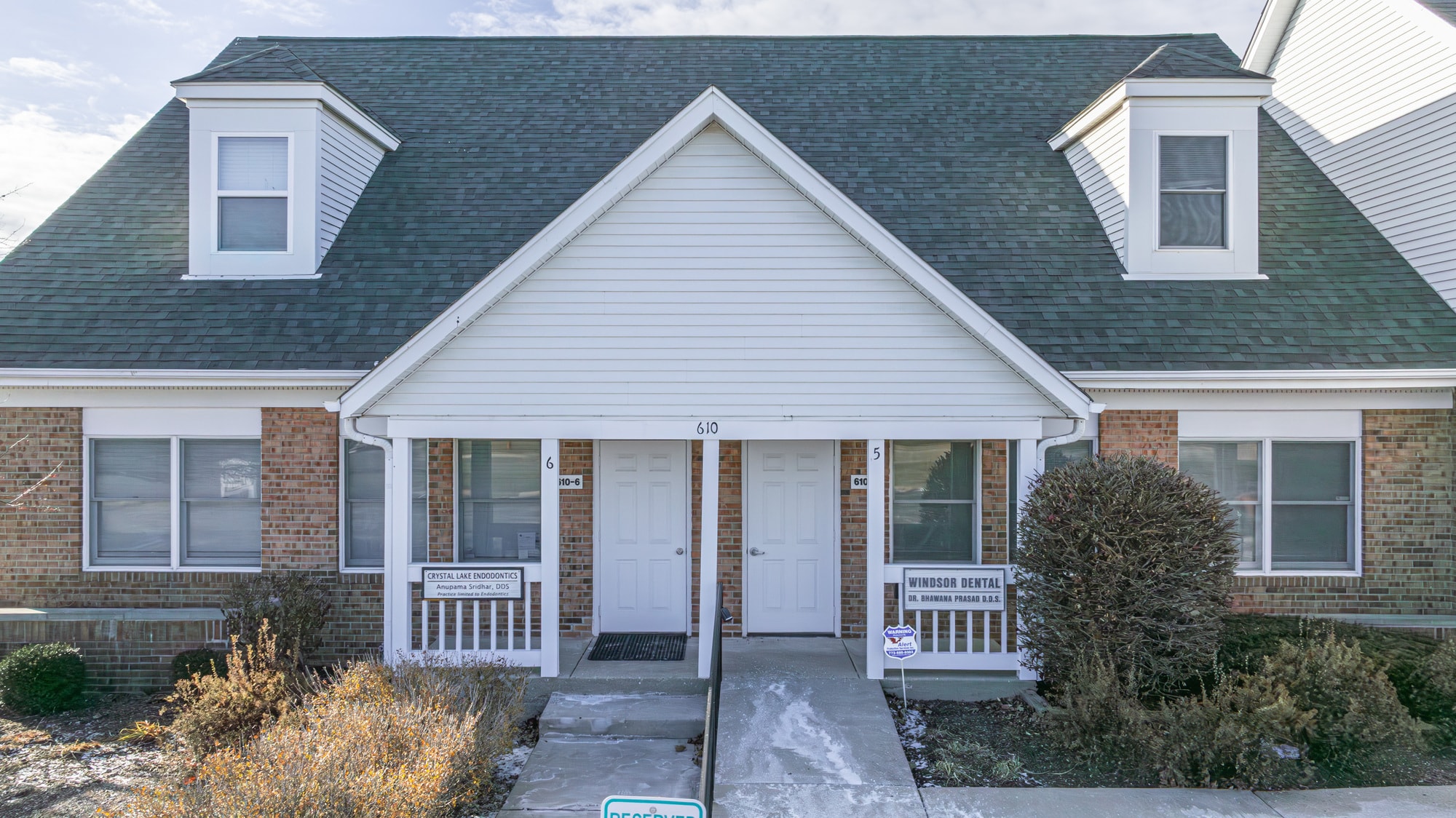 610 Crystal Point Dr, Crystal Lake, IL for Rent