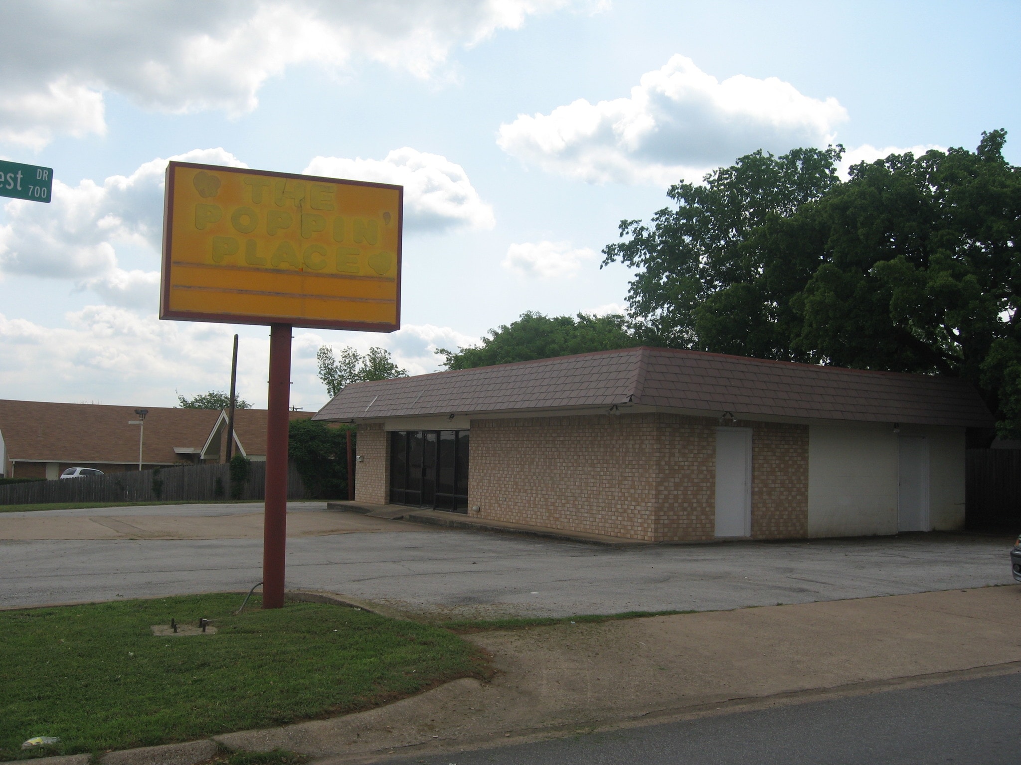 673 W Pipeline Rd, Hurst, TX for Sale