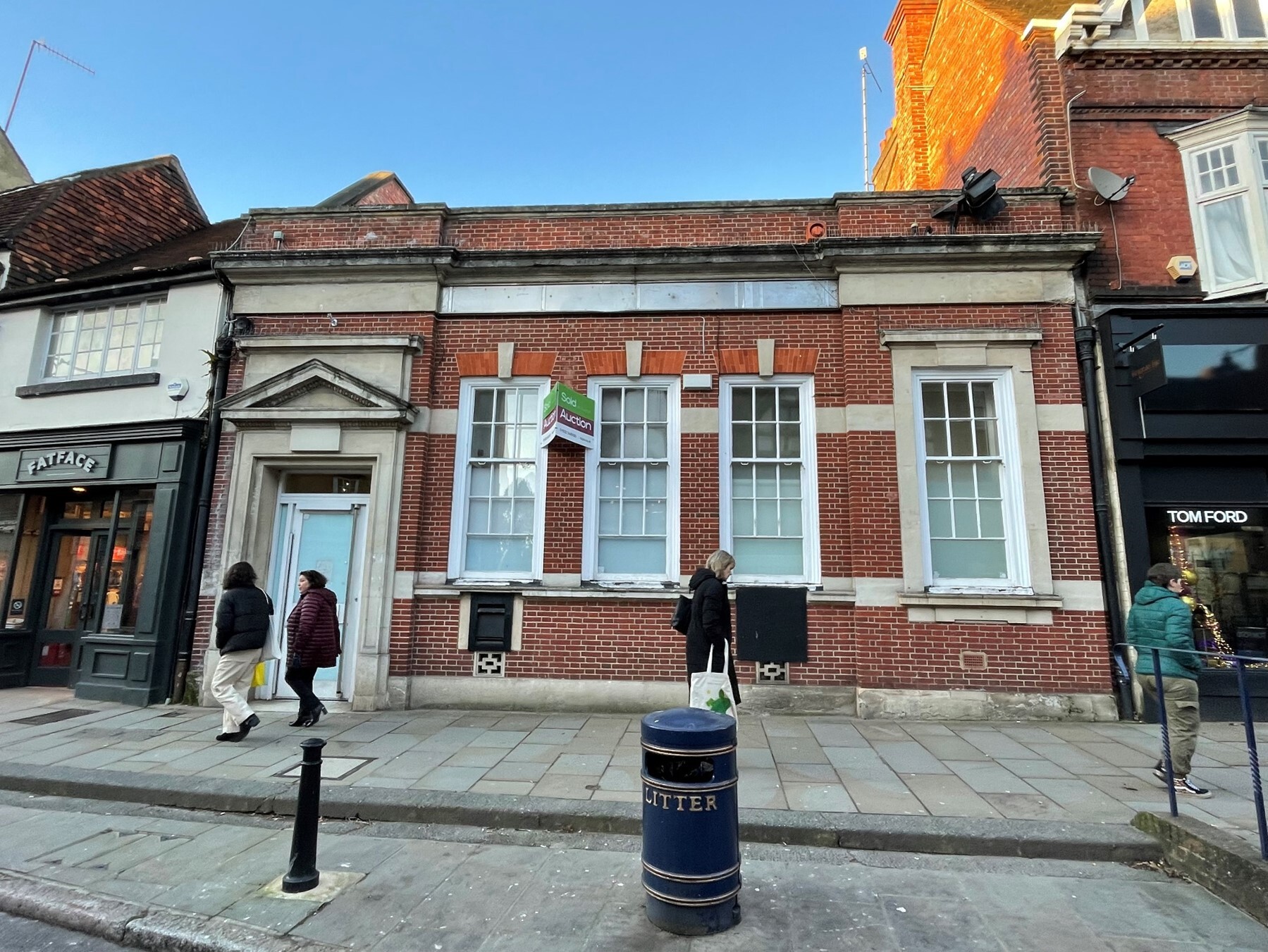 18 High St, Reigate, SRY for Rent