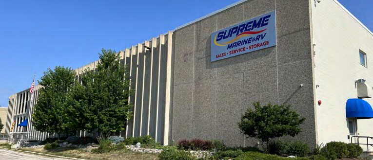 1045 Hickory St, Pewaukee, WI for Sale
