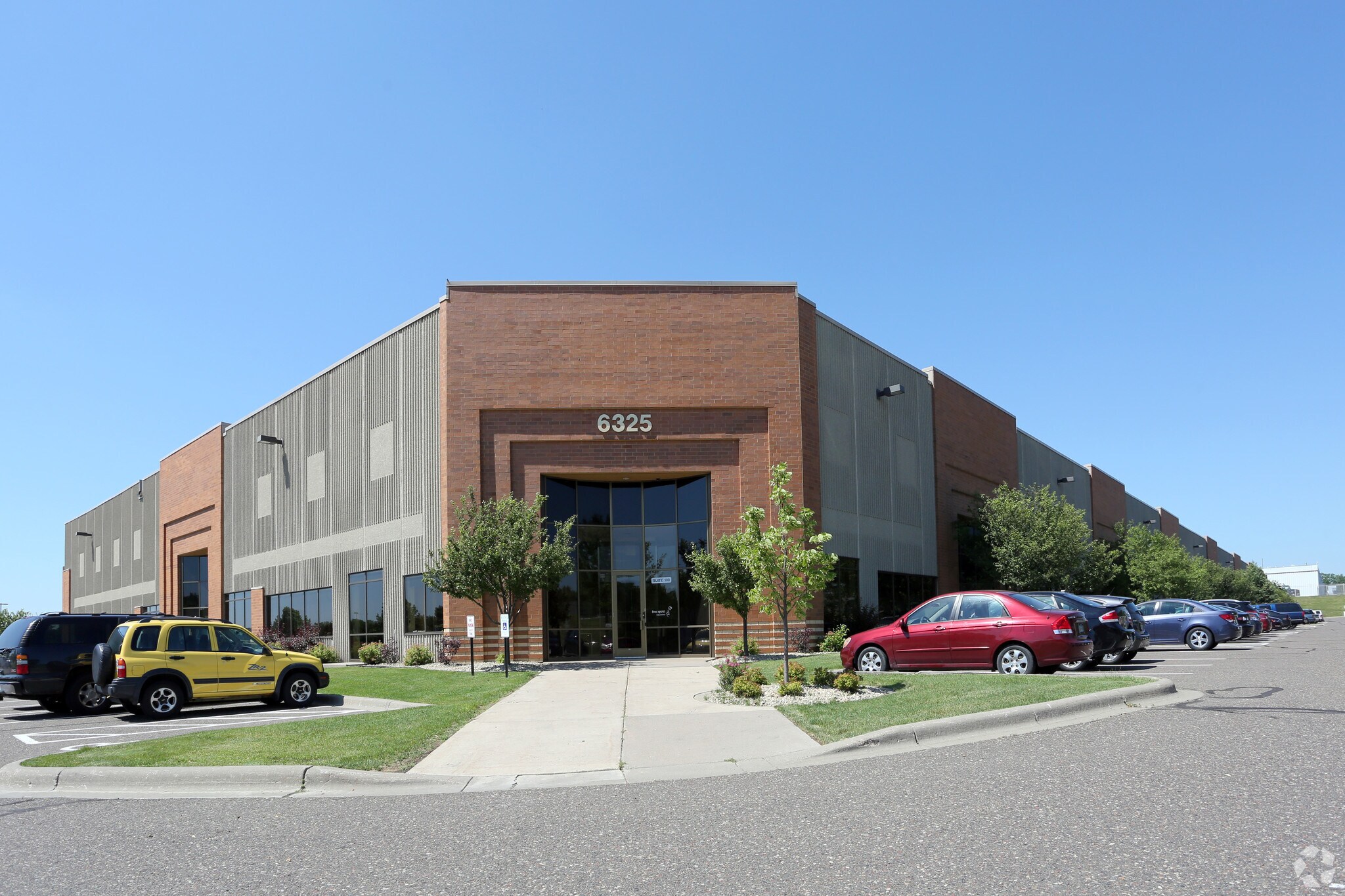6325 Sandburg Rd, Golden Valley, MN for Rent