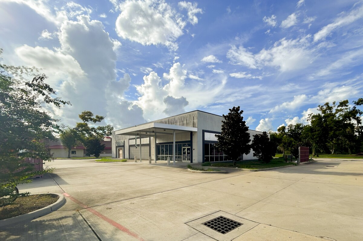 103 Winding Way St, Lake Jackson, TX for Sale