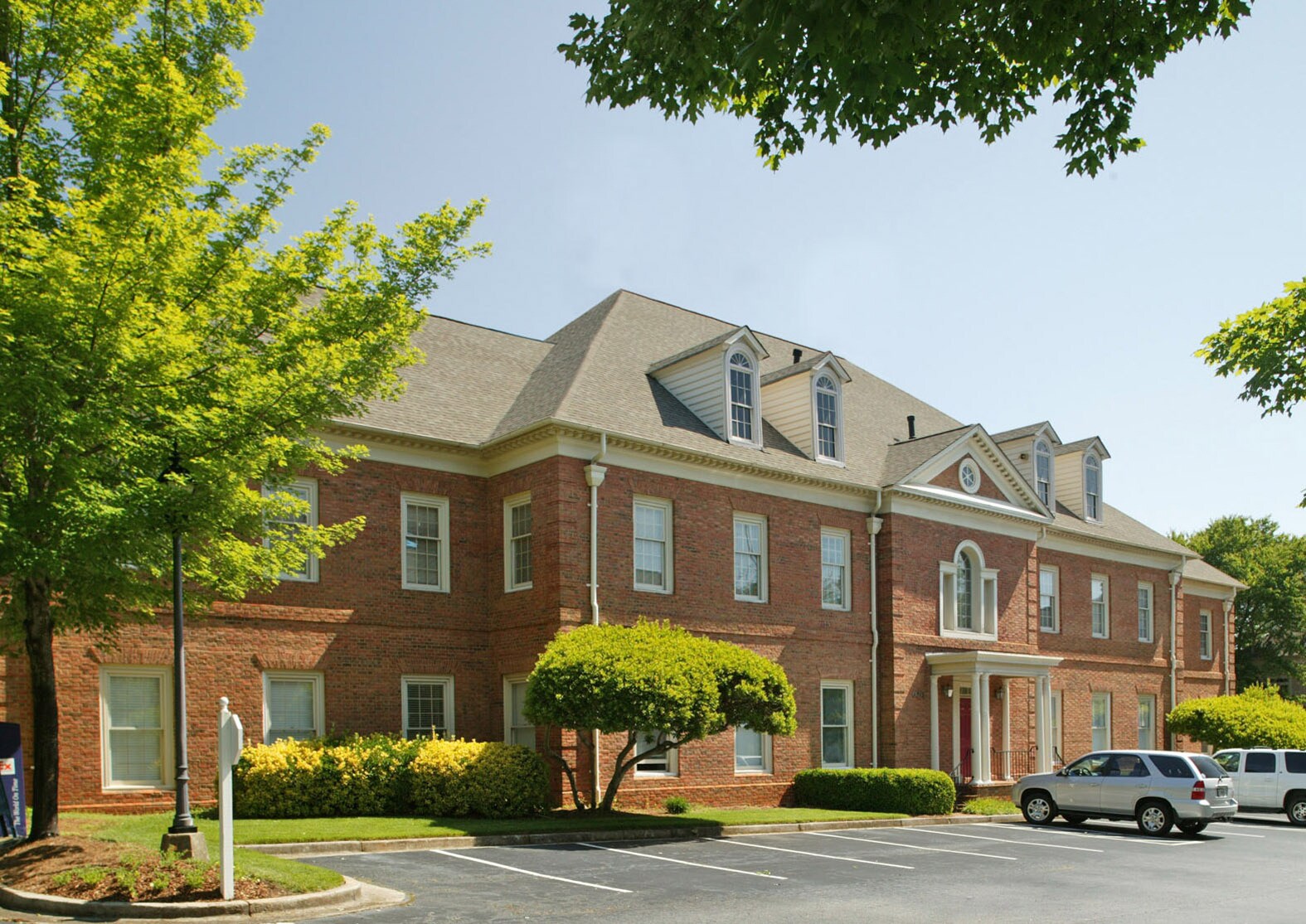 6095 Lake Forrest Dr NW Sandy Springs, GA 30328 Office Property for