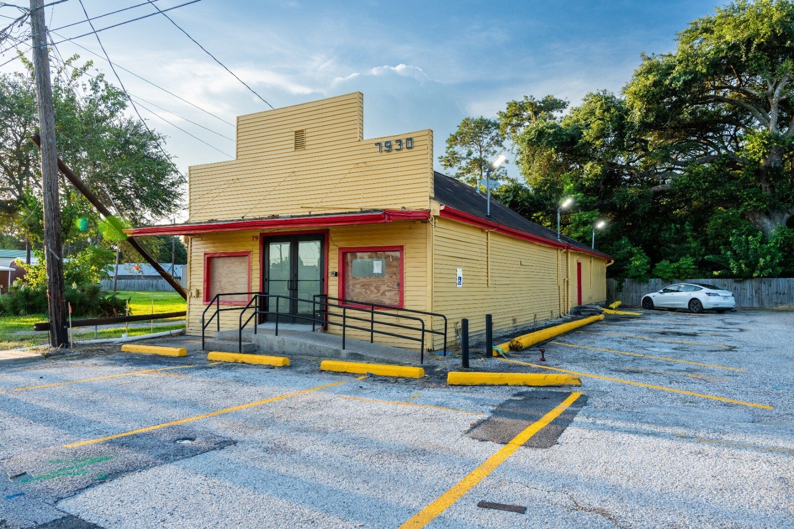 7930 Highway 6, Hitchcock, TX for Rent