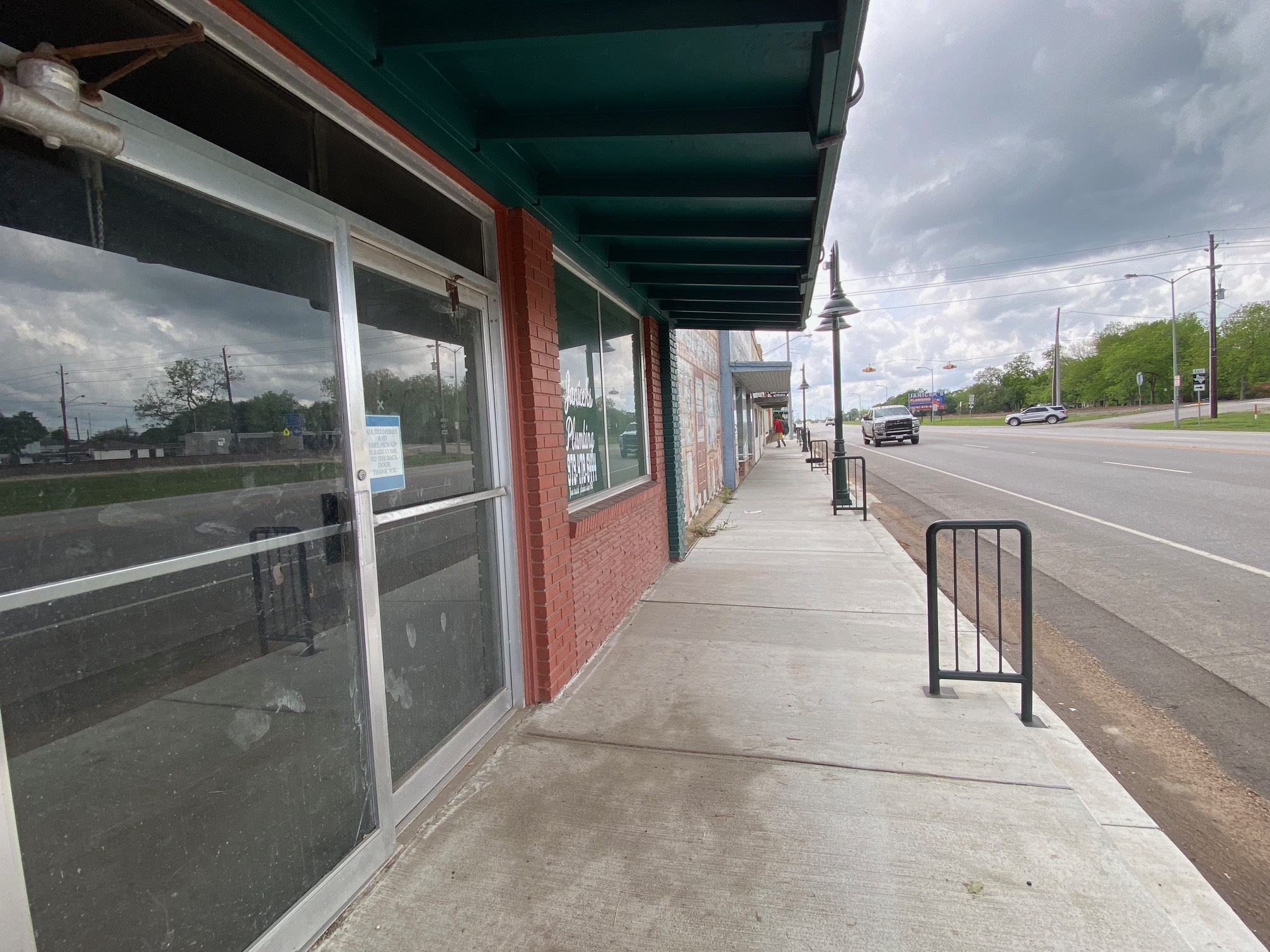 6411 Commerce St, Wallis, TX for Rent