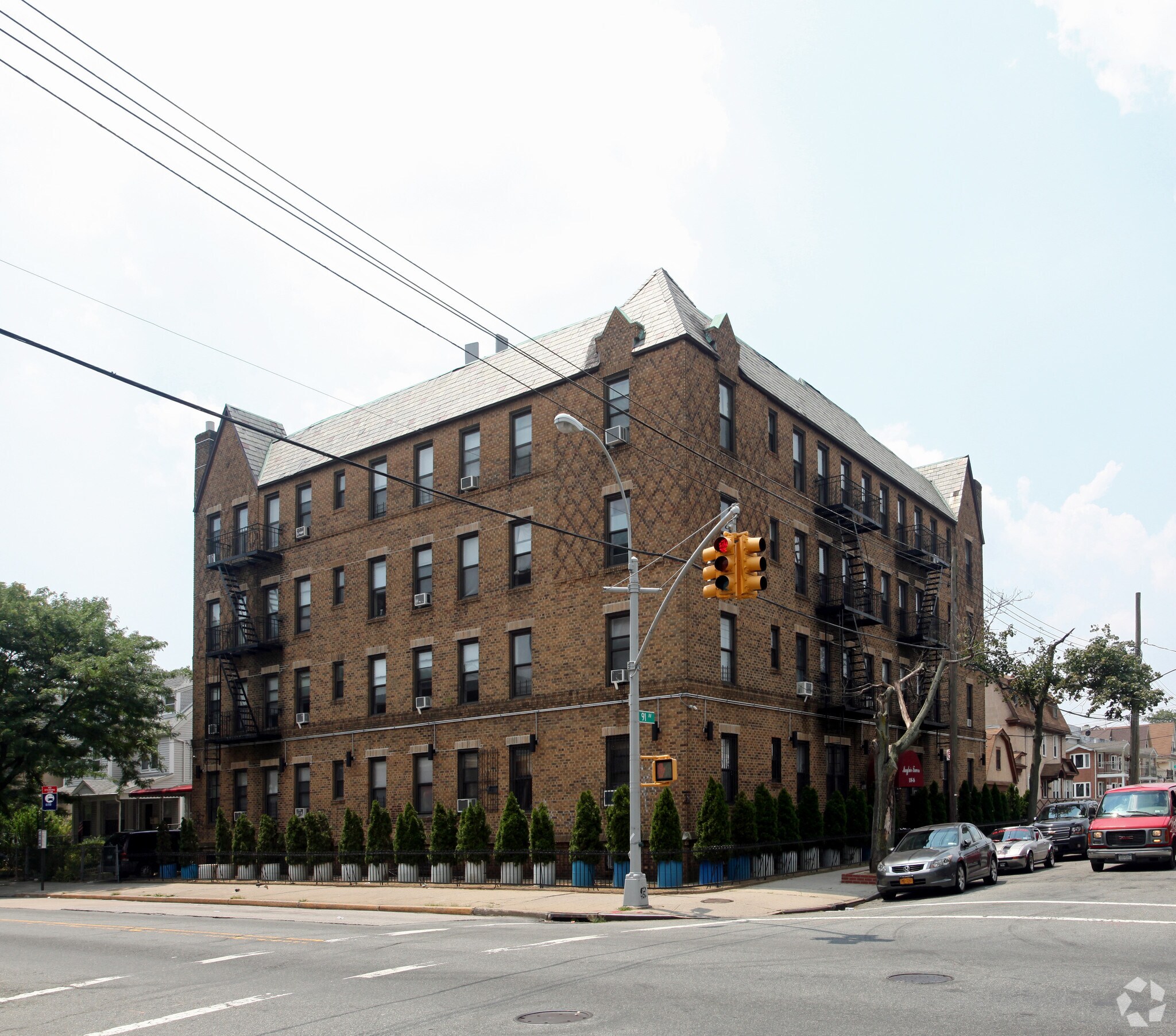 118-16 91st Ave, Richmond Hill, NY for Sale