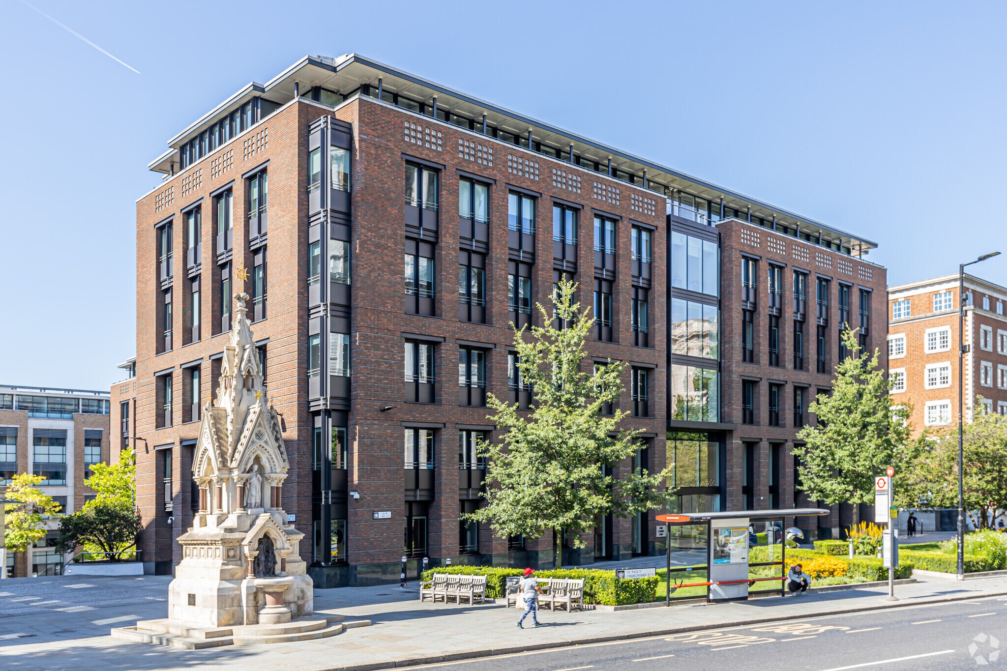 1 Carter Ln, London, LND for Rent
