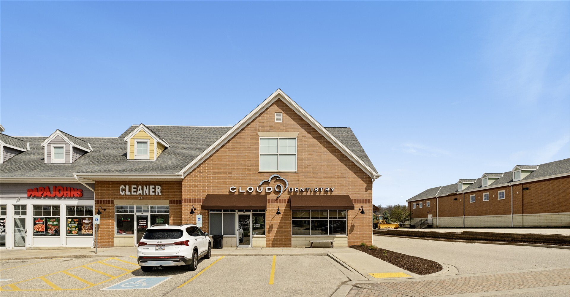 3161 Village Square Dr, Hartland, WI for Sale